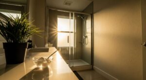 Strahlend saubere Dusche mit einem Esslöffel Natron: ganz ohne chemische Reiniger