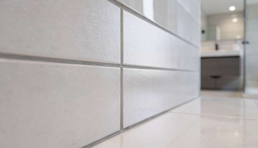 Badezimmer-Fugen versiegeln: Warum Profis nach der Reinigung diesen Schritt empfehlen